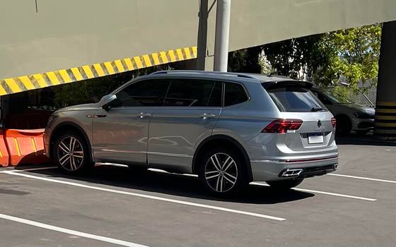 VOLKSWAGEN TIGUAN 2.0 300 TSI GASOLINA ALLSPACE R-LINE AUTOMÁTICO VOLKSWAGEN TIGUAN 2.0 300 TSI GASOLINA ALLSPACE R-LINE AUTOMÁTICO